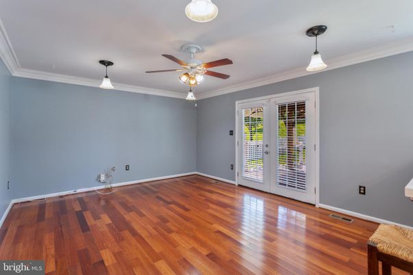 Empty room, Interior, Pendant Lights, Wood Texture Flooring