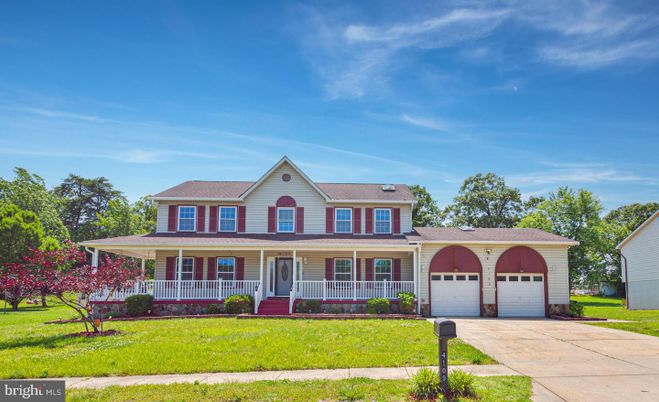 Attached, Exterior, Facade, Farmhouse
