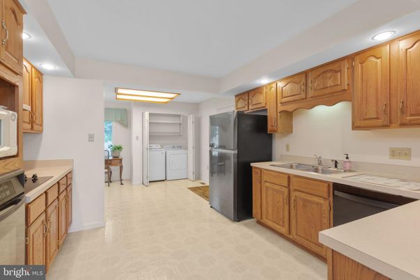 Interior, Kitchen, Recessed Lighting, Washer