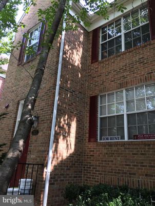 Exterior, Facade, Brick Facade, Rowhouse