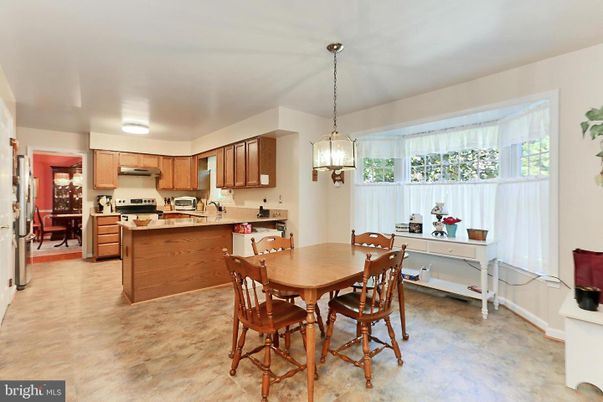 Dining room, Interior, Kitchen, Pendant Lights, Stainless Steel Appliances