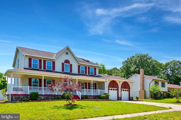 Attached, Exterior, Facade, Farmhouse