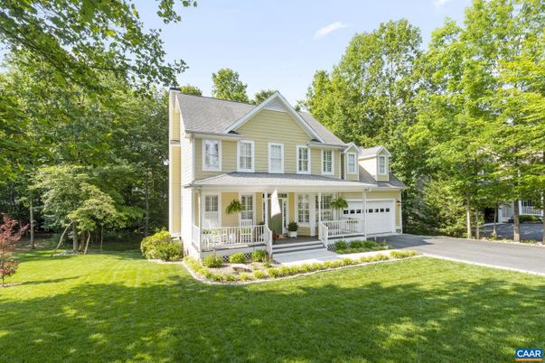 Attached, Exterior, Facade, Farmhouse