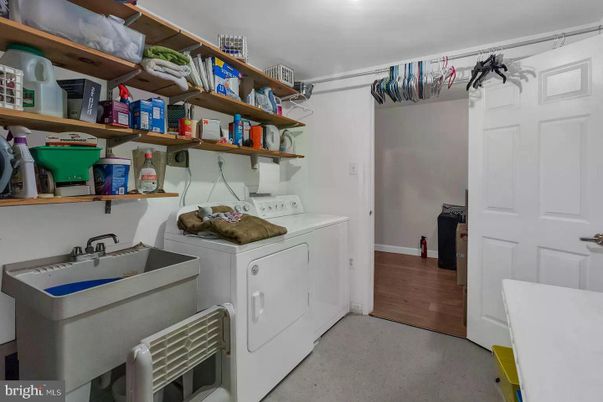 Interior, Washer, Wood Texture Flooring