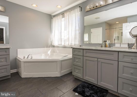 Bathroom, Dual Sink Vanities, Interior, Recessed Lighting