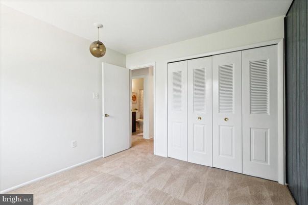 Empty room, Interior, Pendant Lights