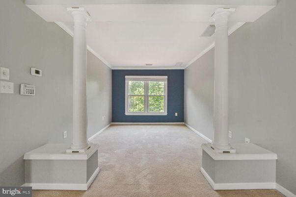 Empty room, Interior