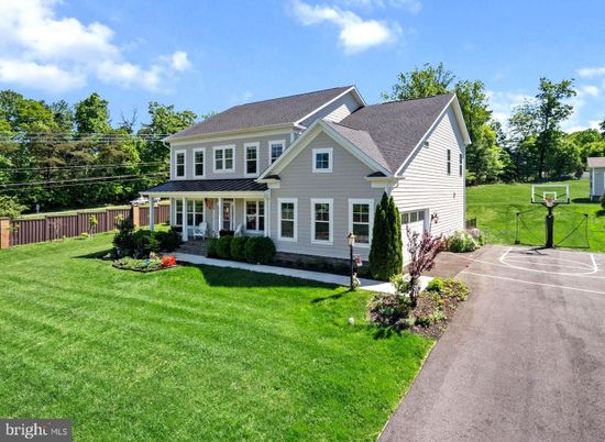 Backyard, Exterior, Facade, Farmhouse