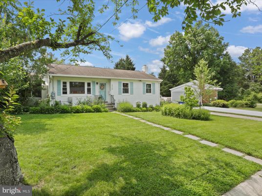 Backyard, Exterior, Facade, Cape Cod
