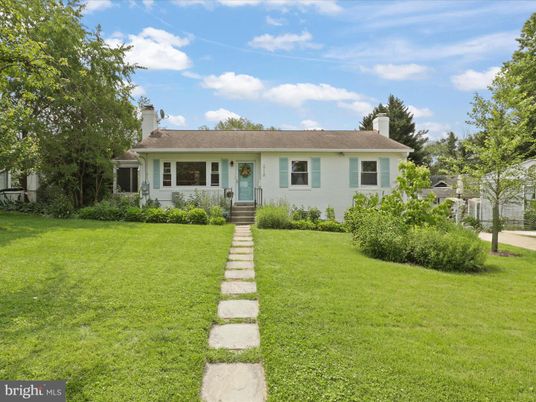 Backyard, Exterior, Facade, Cape Cod