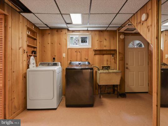 Interior, Washer, Wooden Walls