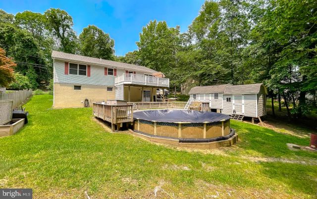 Backyard, Exterior, Hot Tub