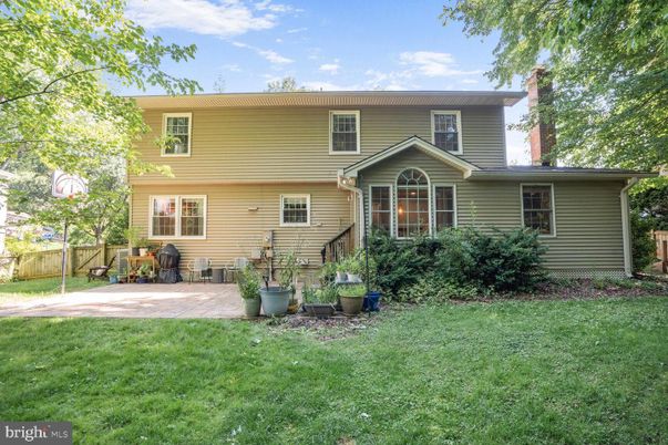 Backyard, Exterior, Facade, Split Level