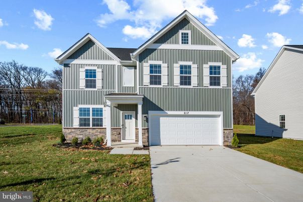 Attached, Exterior, Facade, Farmhouse