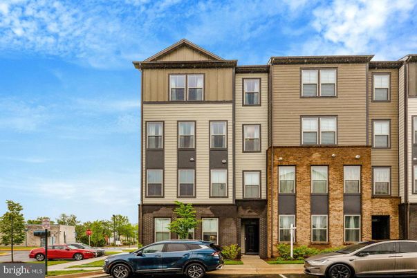 Exterior, Facade, Brick Facade, Rowhouse