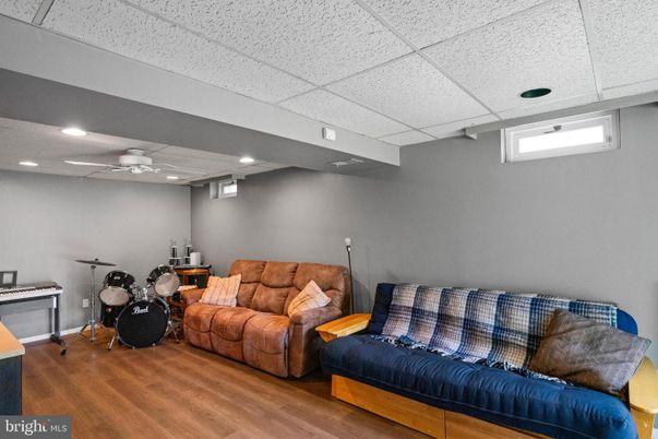 Fitness Equipment, Interior, Living room, Recessed Lighting, Wood Texture Flooring