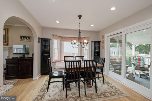 Chandelier, Dining room, Interior, Recessed Lighting, Wood Texture Flooring
