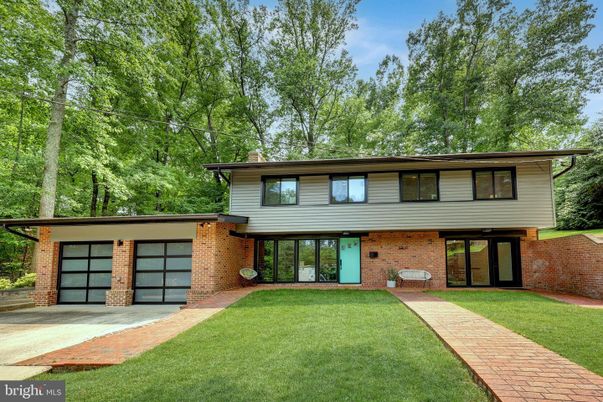 Attached, Exterior, Facade, Brick Facade, Split Level