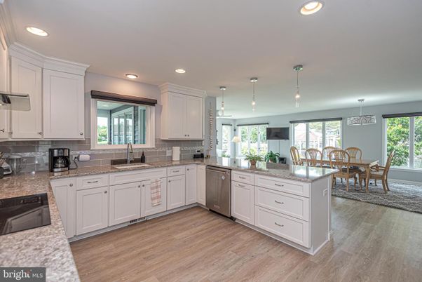 Dining room, Interior, Kitchen, Pendant Lights, Recessed Lighting, Wood Texture Flooring