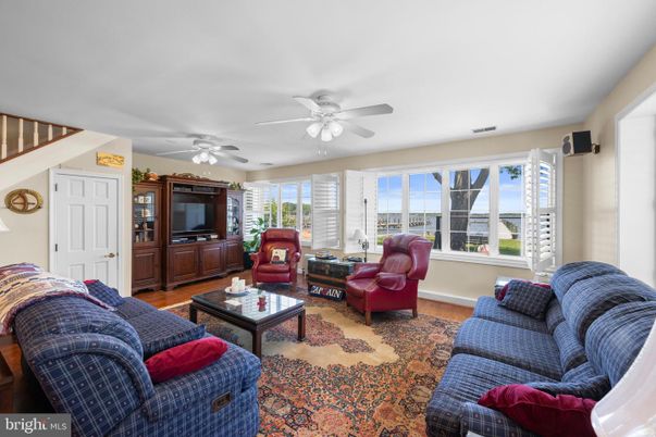 Interior, Living room, Water