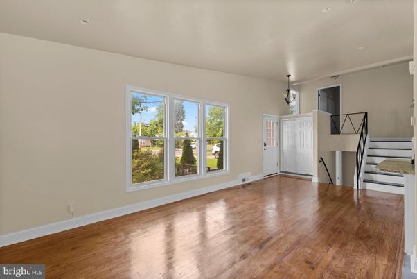 Empty room, Interior, Pendant Lights, Recessed Lighting, Wood Texture Flooring