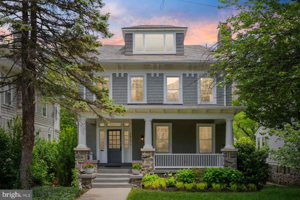 Exterior, Facade, American Foursquare