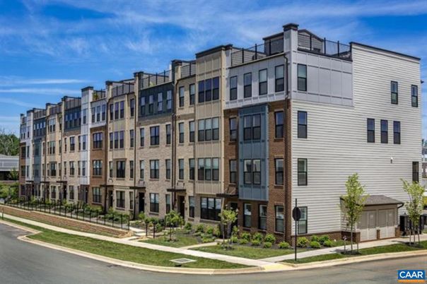 Exterior, Facade, Brick Facade, Rowhouse