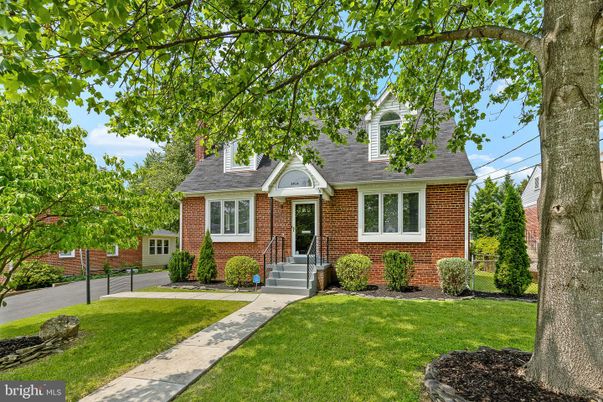 Exterior, Facade, Brick Facade, Cape Cod