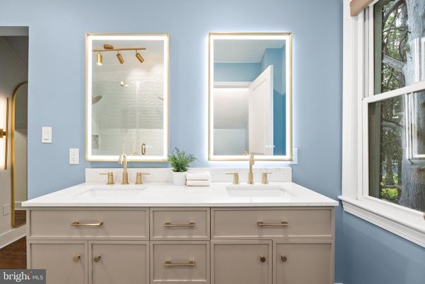 Bathroom, Dual Sink Vanities, Interior