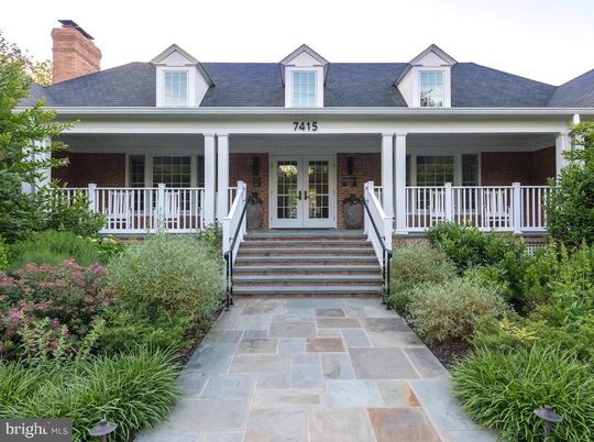 Exterior, Facade, American Foursquare