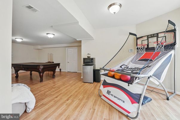 Billiard Table, Game Room, Interior, Wood Texture Flooring