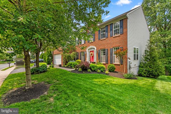 Attached, Backyard, Exterior, Facade, Brick Facade, Georgian