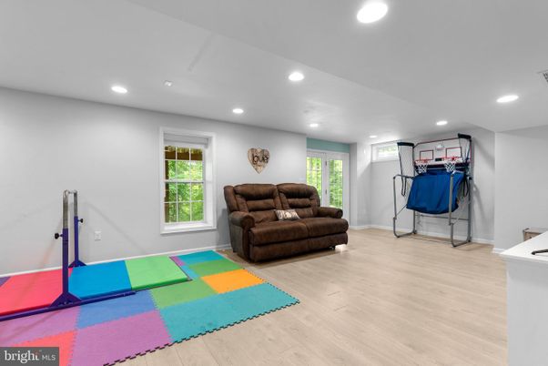 Interior, Recessed Lighting, Wood Texture Flooring