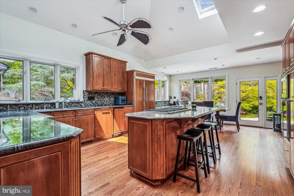Dining room, Interior, Kitchen, Recessed Lighting, Wood Texture Flooring