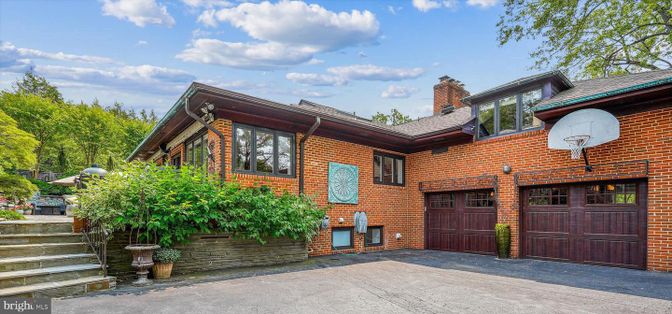 Attached, Exterior, Facade, Brick Facade, None