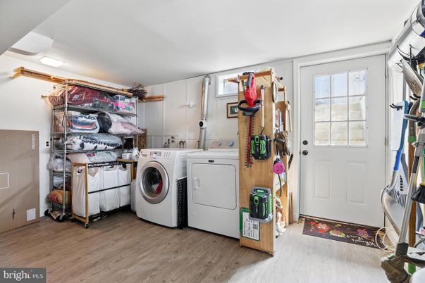 Interior, Washer, Wood Texture Flooring