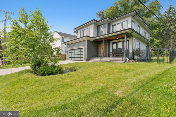 Attached, Backyard, Exterior, Facade, American Foursquare