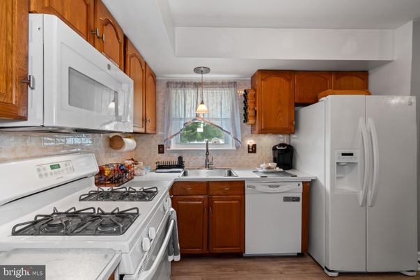 Interior, Kitchen, Pendant Lights, Wood Texture Flooring