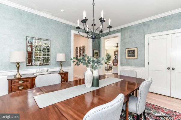 Chandelier, Dining room, Interior, Recessed Lighting, Wood Texture Flooring