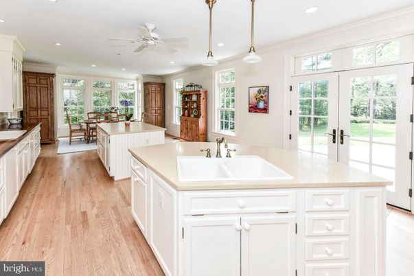 Dining room, Interior, Kitchen, Pendant Lights, Recessed Lighting, Wood Texture Flooring