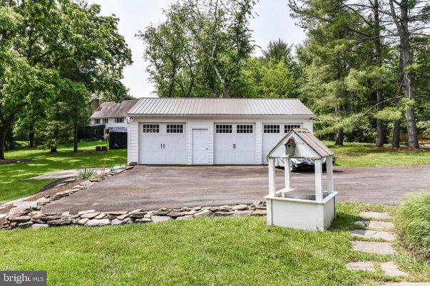 Detached Garage, Exterior