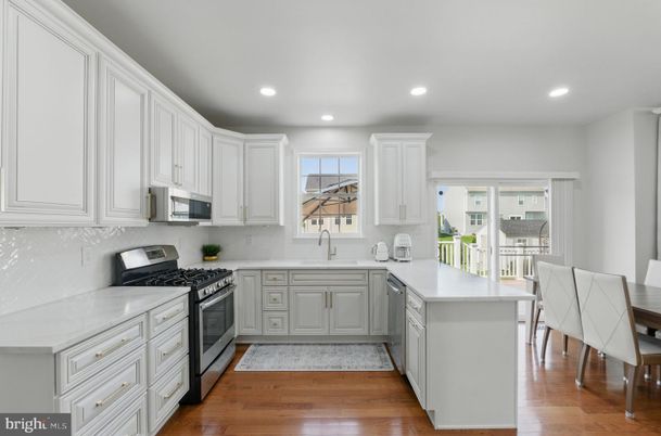 Dining room, Interior, Kitchen, Recessed Lighting, Wood Texture Flooring