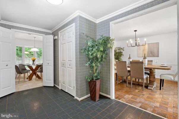 Chandelier, Dining room, Interior, Pendant Lights