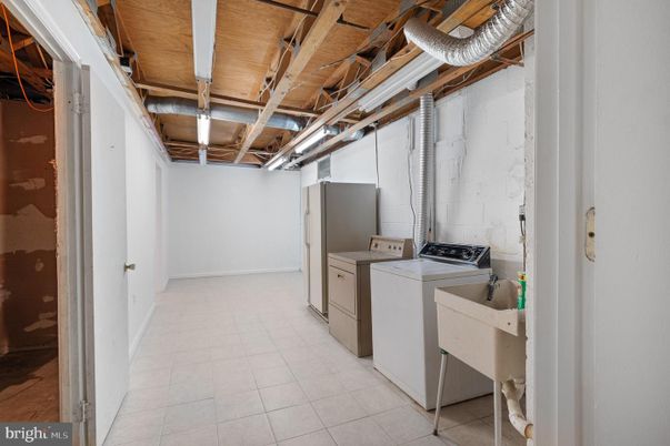 Interior, Washer, Wooden Beams, Wooden Ceilings
