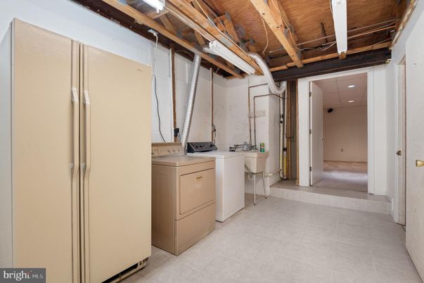 Interior, Washer, Wooden Beams, Wooden Ceilings