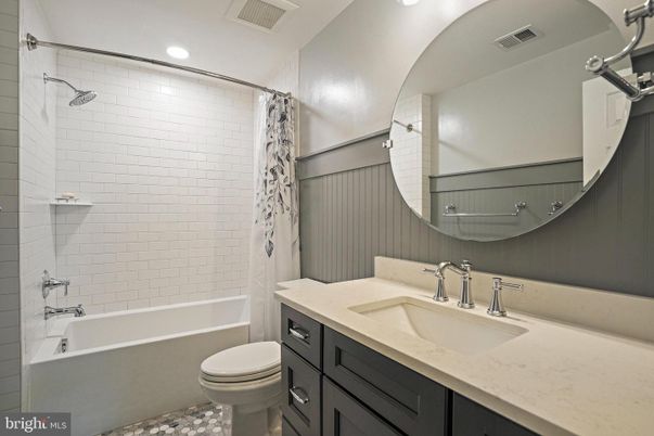 Bathroom, Interior, Recessed Lighting