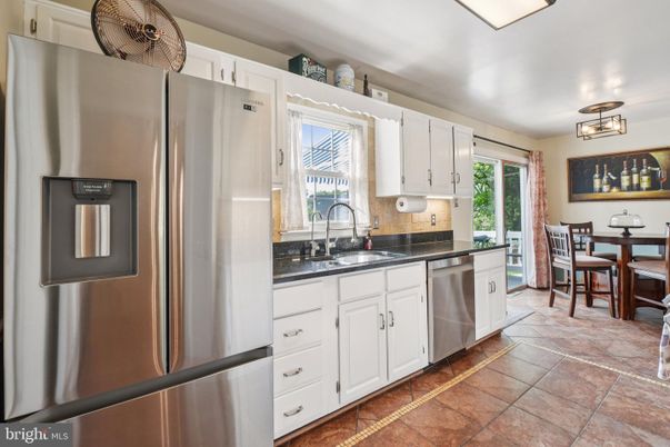 Dining room, Interior, Kitchen, Stainless Steel Appliances