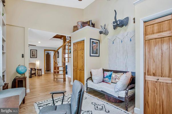 Interior, Recessed Lighting, Wood Texture Flooring