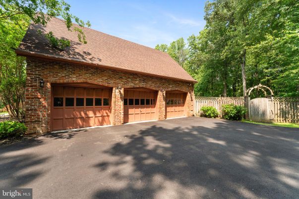 Detached Garage, Exterior
