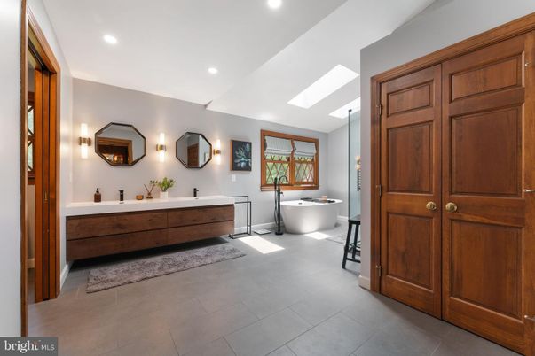 Bathroom, Dual Sink Vanities, Free Standing Baths, Interior, Recessed Lighting